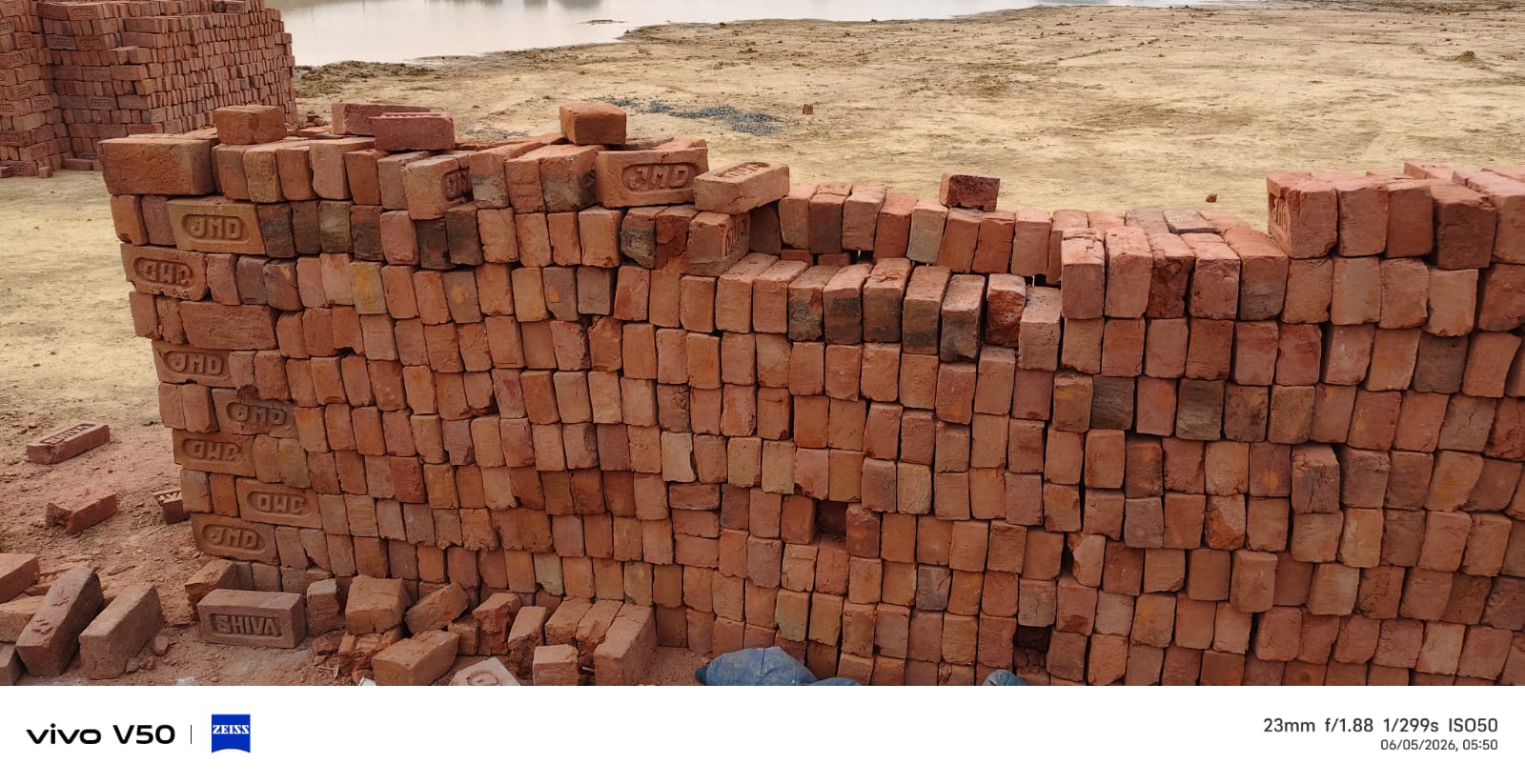 गिद्धौर के सेवा राजासगार आहार में स्पीलवे निर्माण में अनियमितता