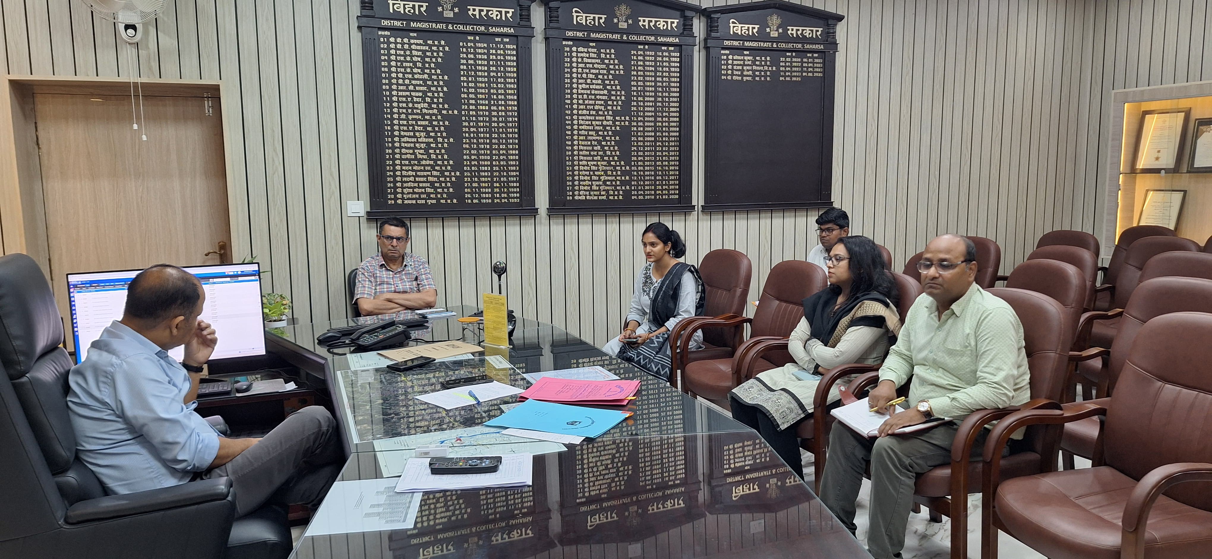 आम्रपाली प्रशिक्षण केंद्र की तैयारियों में लाएं तेजी : डीएम