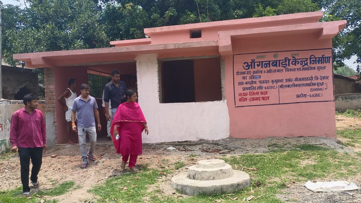 लंबित प्रधानमंत्री आवास व आंगनबाड़ी केंद्र को बरसात से पहले पूरा करें : बीडीओ