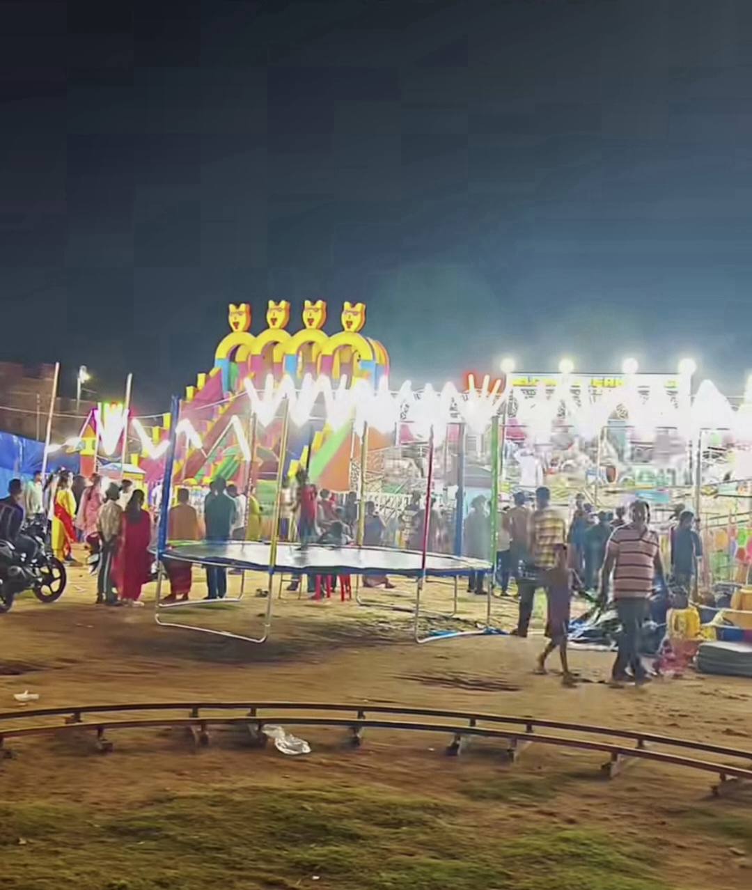 अनुमति के समय समाप्ति के बाद भी मिना बाजार हो रहा संचालित