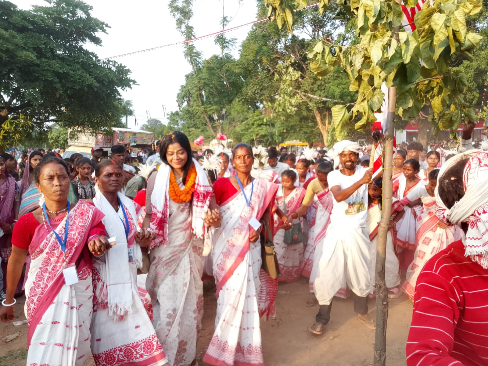 हमारी परम्परा और संस्कृति प्रकृति से जुड़ी हुई है : निशा उरांव