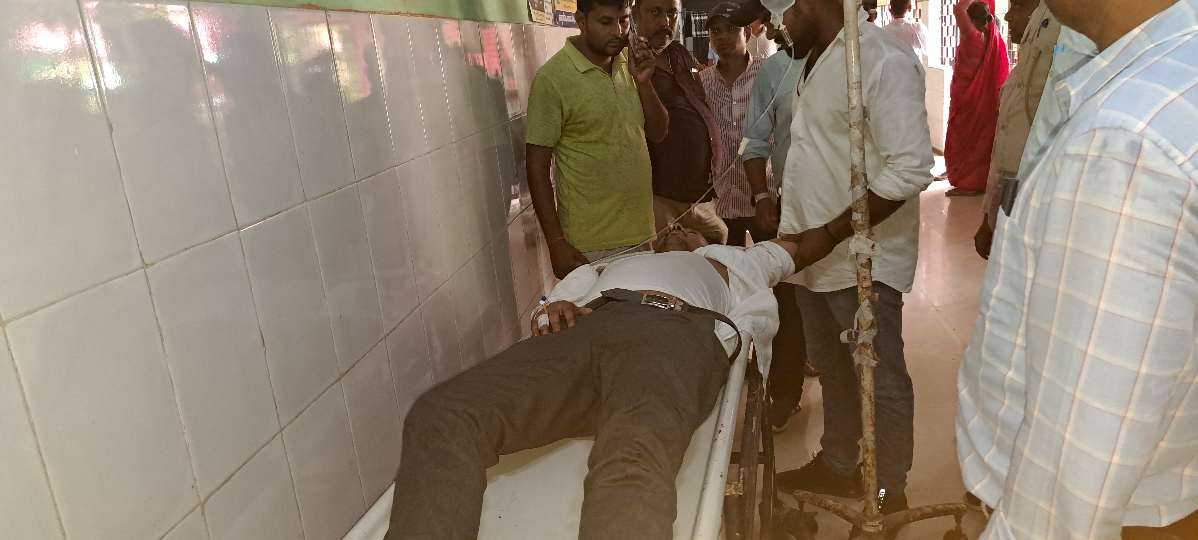 तेज रफ्तार बाइक की टक्कर से दो युवक घायल