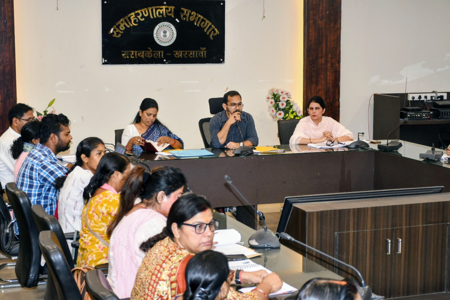 आंगनबाड़ी केंद्रों की जांच कर उसी दिन पोर्टल पर अपलोड करें रिपोर्ट: उपायुक्त