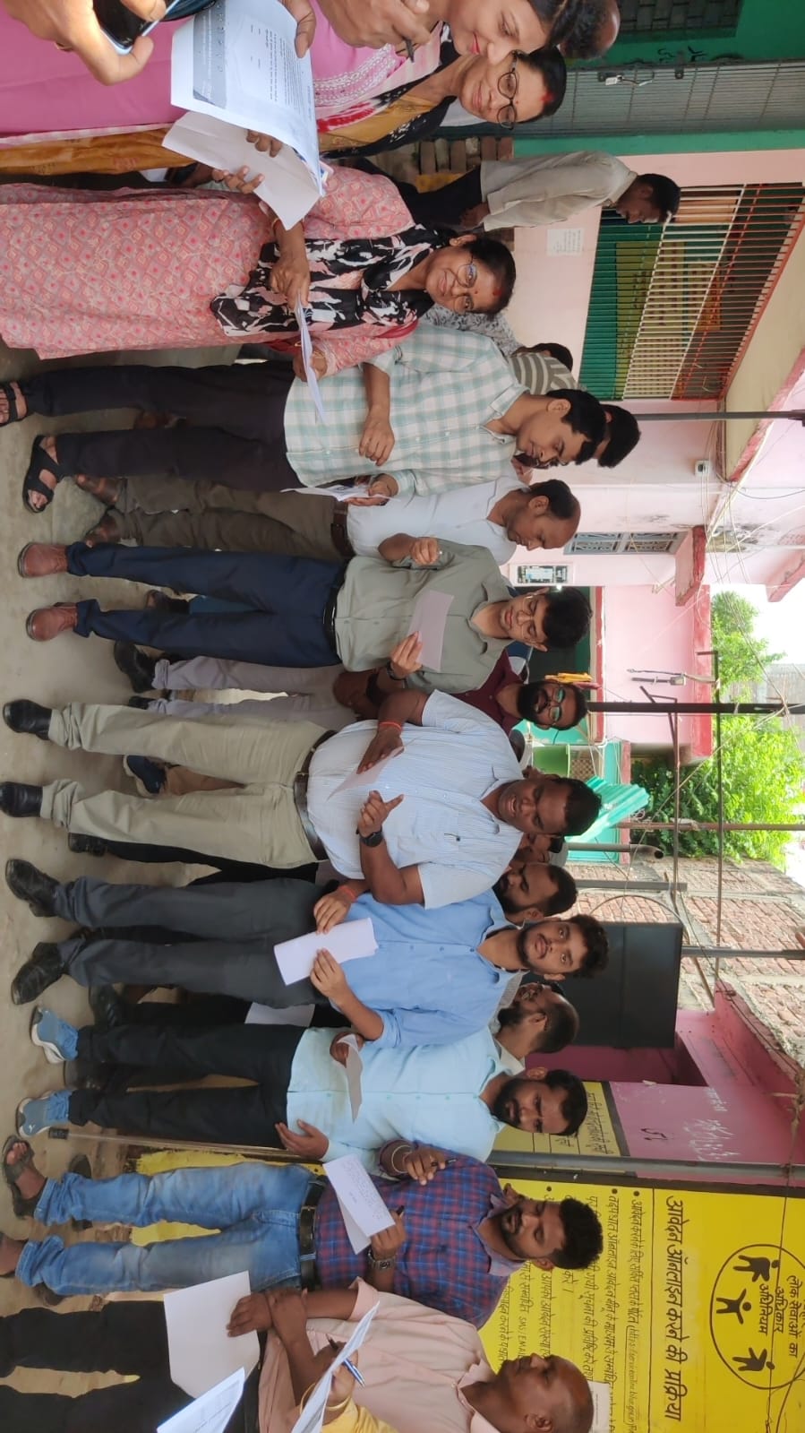 बाल श्रम उन्मूलन दिवस पर पदाधिकारी व कर्मियों को बच्चों की शिक्षा व सरंक्षण की दिलायी गयी शपथ
