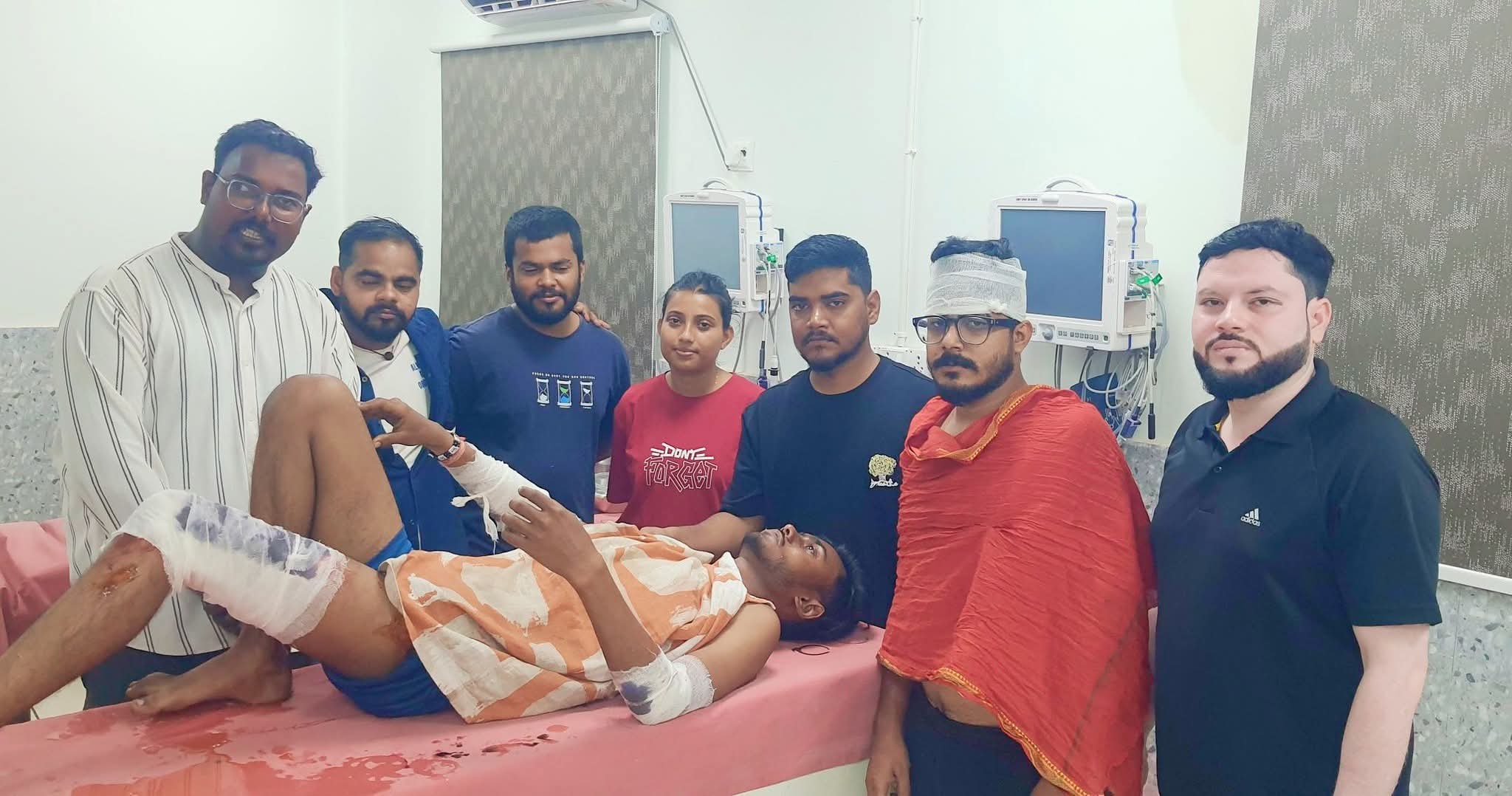 हादसे में प्रदान संस्था के दो कर्मी घायल, कटोरिया सीएचसी में भर्ती