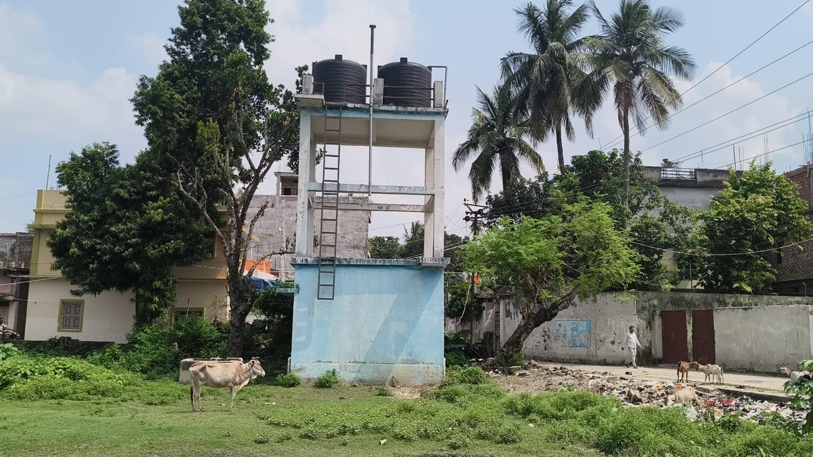 बूंद-बूंद पानी को तरस रहे वार्ड के लोग