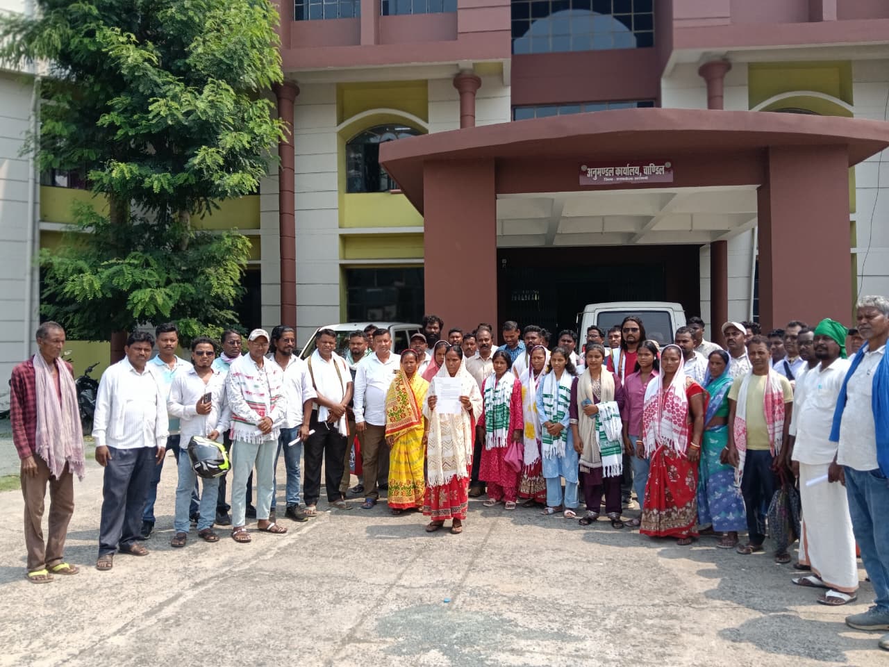 Seraikela Kharsawan News : आदिवासी महिला से दुर्व्यवहार का वीडियो वायरल, एएसआइ लाइन हाजिर