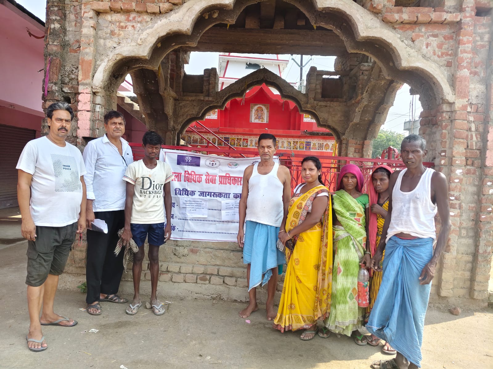 मध्य विद्यालय कैंदी के समीप विधिक जागरूकता शिविर आयोजित