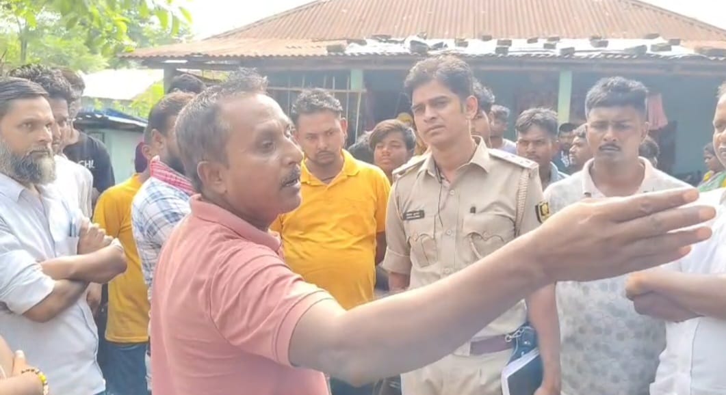 फंदे से लटका मिला विवाहिता का शव, पति पर हत्या का आरोप