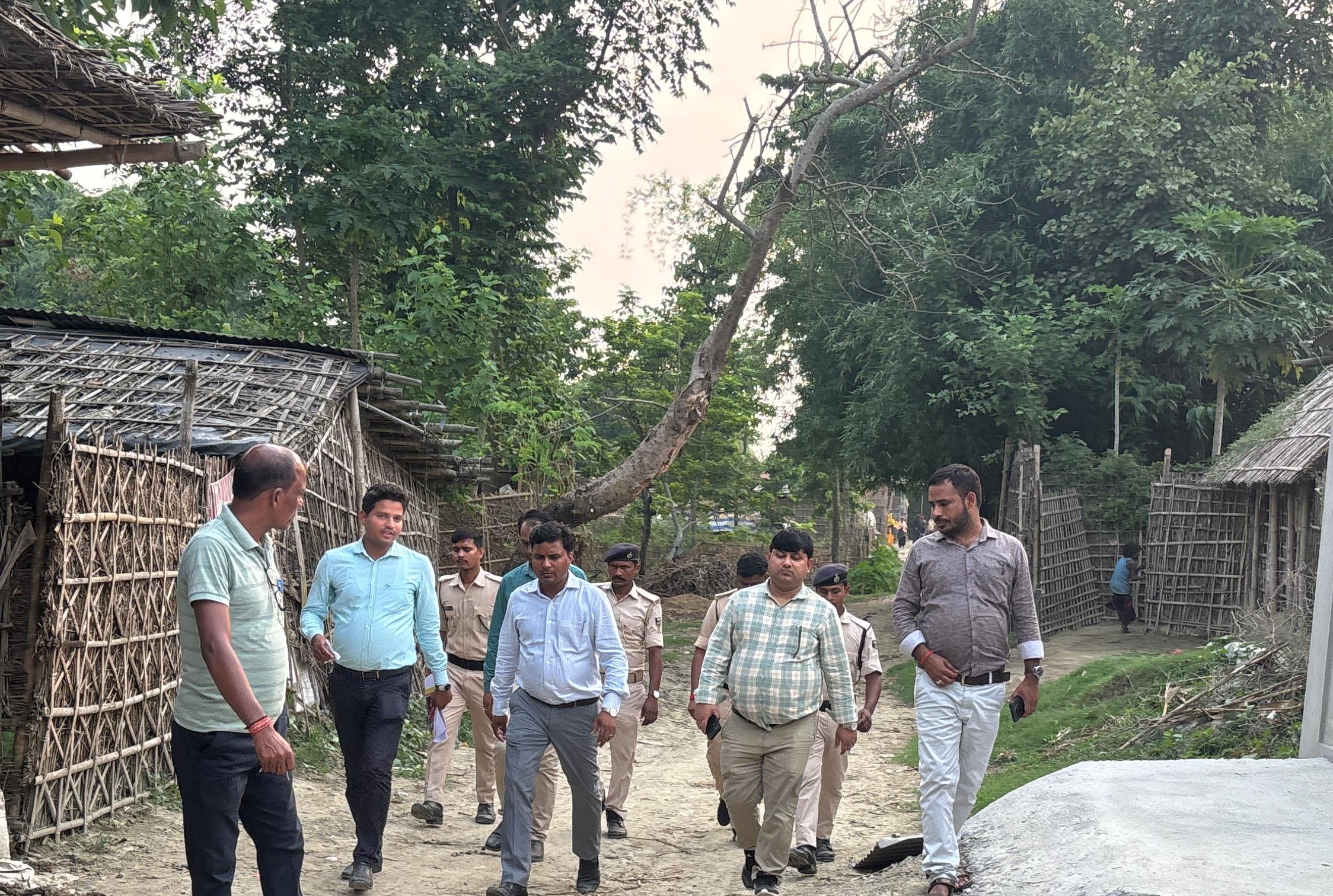 फारबिसगंज में एडीएम ने किया बाढ़ पूर्व तैयारियों का निरीक्षण