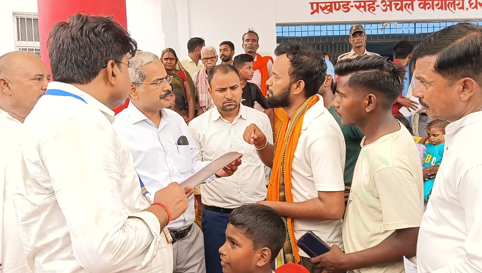 सहयोग शिविर में पहुंचे आयुक्त, ऑन द स्पॉट कई आवेदनों का कराया निष्पादन