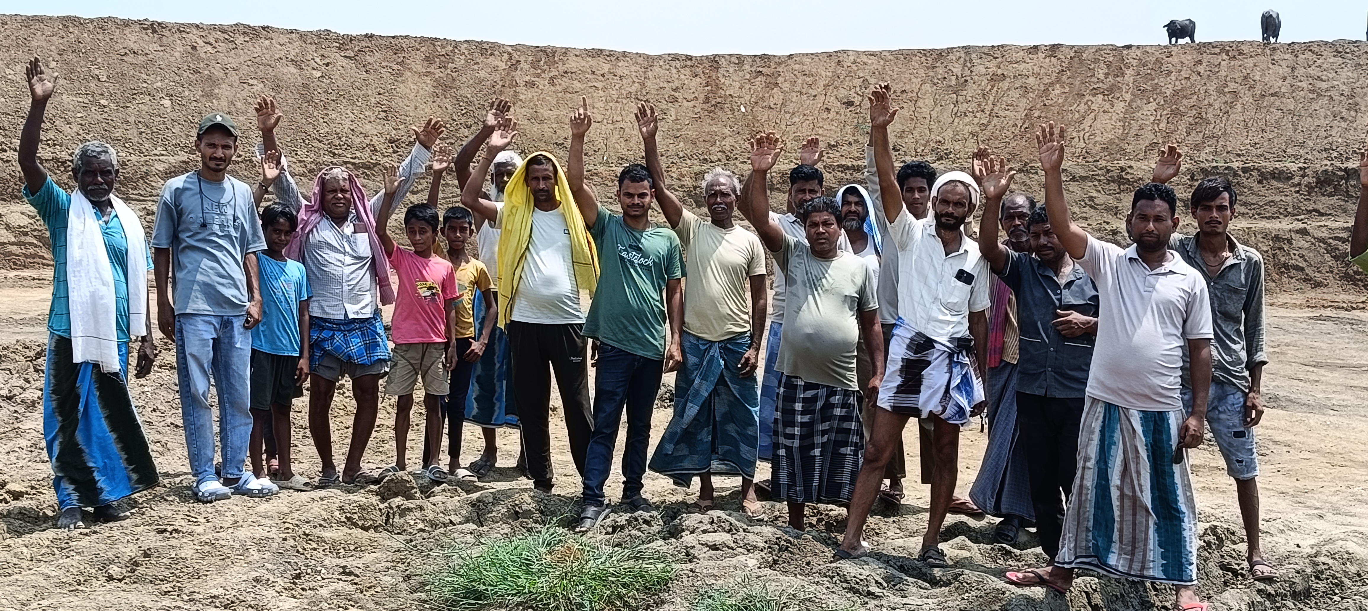 गंगटा तालाब खुदाई में अनियमितता का आरोप, ग्रामीणों ने की उच्चस्तरीय जांच की मांग