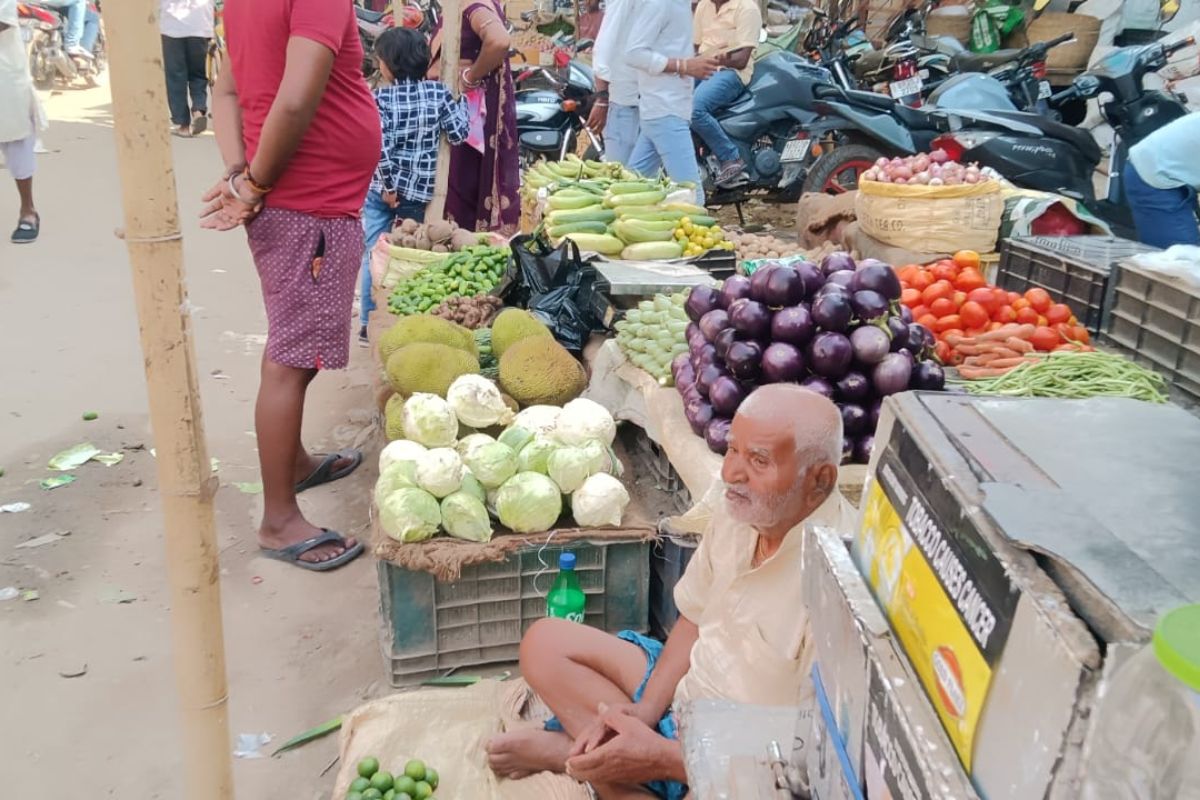 जहानाबाद सब्जी हाट के अभाव में सड़कों पर सजा बाजार, बढ़ा अतिक्रमण, जाम से परेशान लोग