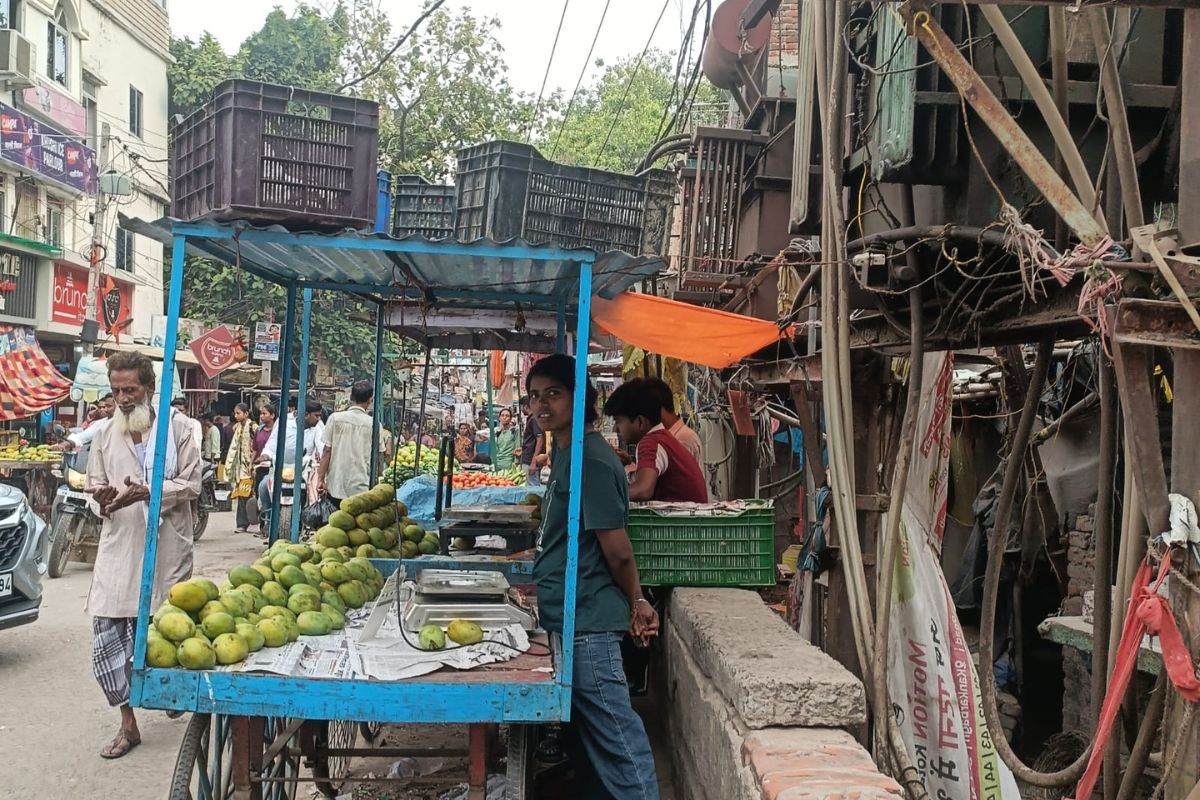 जहानाबाद में बड़ा खतरा, बिजली के पोल और ट्रांसफार्मर के नीचे चल रहा अवैध कारोबार, करंट से मौत के बाद भी नहीं जागा प्रशासन