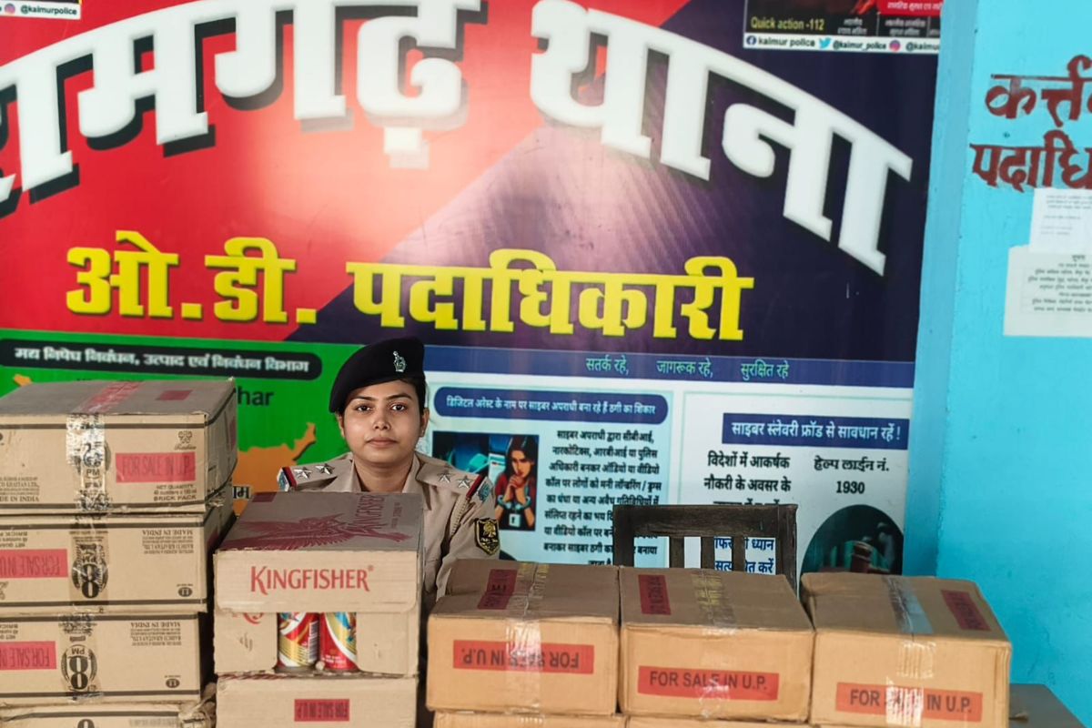 रामगढ़ के कलानी गांव से 112 लीटर से अधिक शराब जब्त, बाइक छोड़ तस्कर फरार