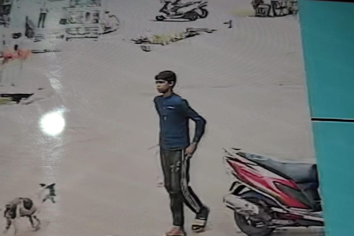 कतरास में घर के बाहर से मिनटों में उड़ा ले गए बाइक, CCTV में कैद हुई पूरी वारदात