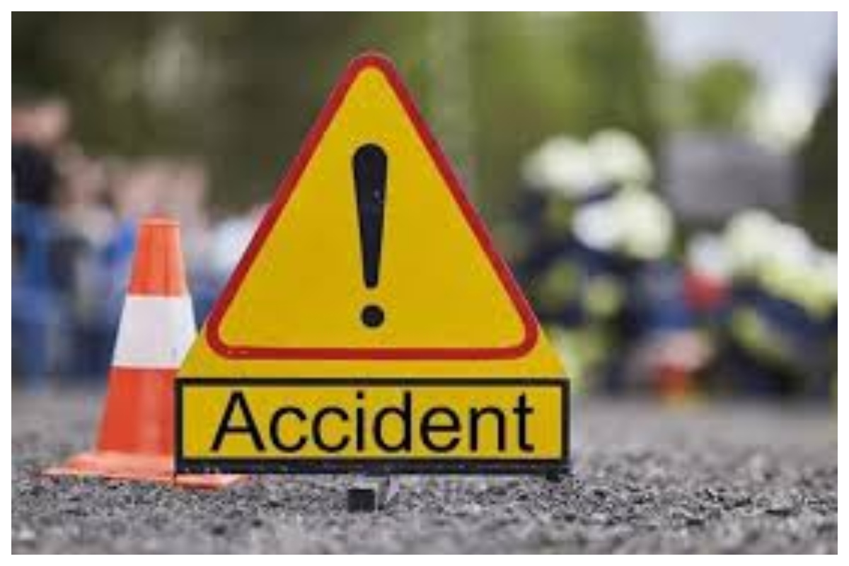 Motihari Road Accident: तेज रफ्तार पिकअप की टक्कर से बुलेट सवार छात्र की मौत, एक युवक गंभीर घायल