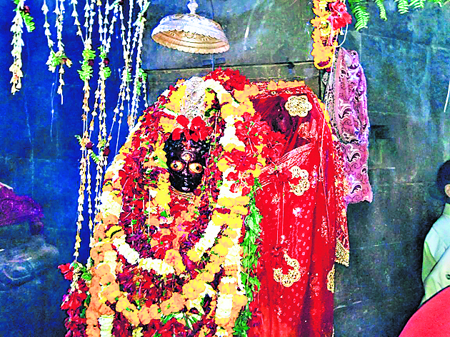 Kaimur News : मां मुंडेश्वरी धाम में सुबह से ही उमड़ी श्रद्धालुओं की भारी भीड़, बदला आरती का समय