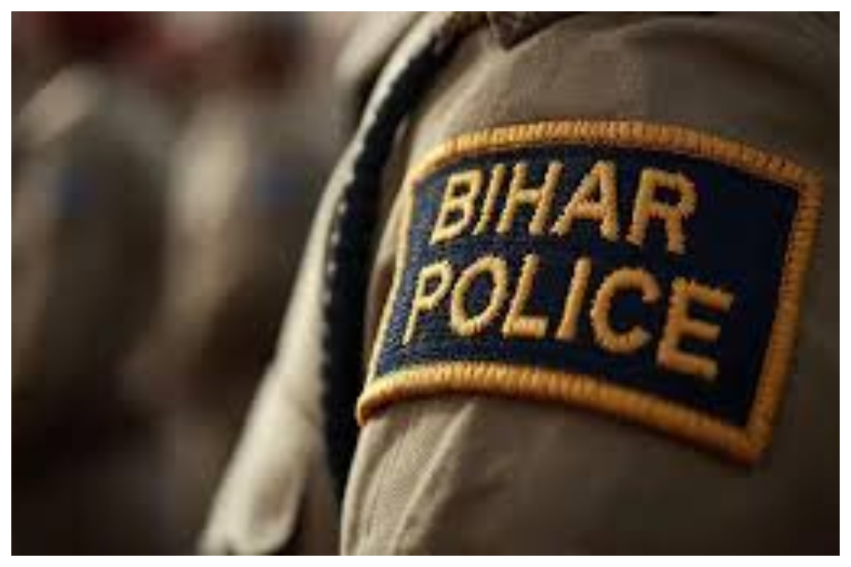 Madhubani News: नगर थाने में घुसकर पुलिसकर्मी का पकड़ा कॉलर, आरोपी युवक गिरफ्तार