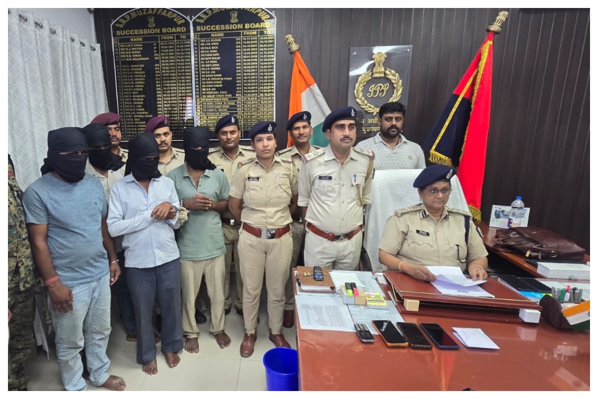 Bagaha News: बगहा में पुलिस की बड़ीकामयाबी:लौकरिया चोरी कांड का खुलासा, स्वर्ण व्यवसायी समेत तीन गिरफ्तार, 10 लाख के गहने बरामद
