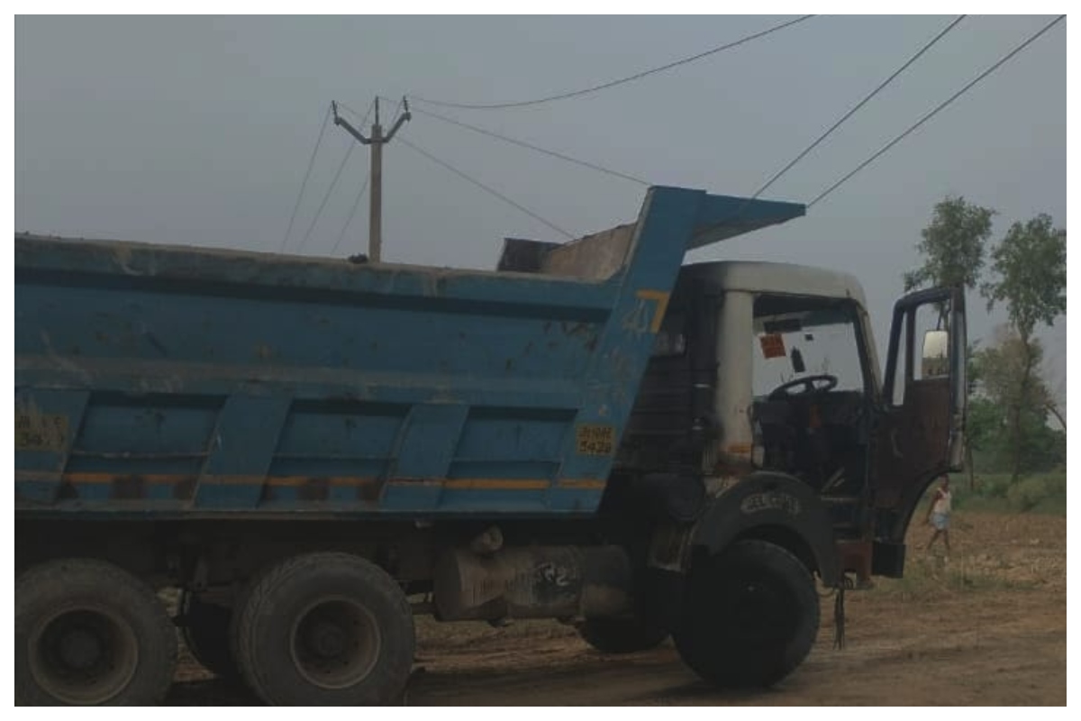 High Voltage Wire Accident: हाई-वोल्टेज तार की चपेट में आने से हाइवा चालक गंभीर रूप से घायल