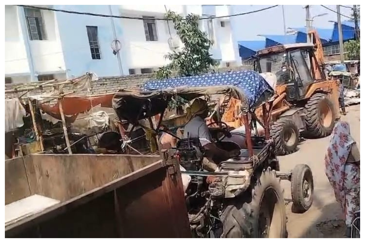 मुजफ्फरपुर में बवाल: कटही पुल सब्जी मंडी में चला बुलडोजर, निगम और ठेकेदार के बीच तीखी बहस