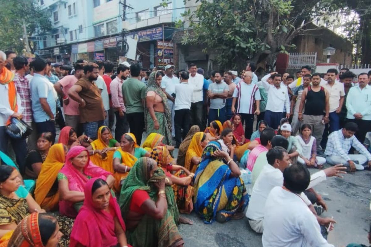 कोडरमा विधायक के ड्राइवर राजकुमार यादव हत्याकांड को लेकर फूटा जनाक्रोश, दो घंटे तक सड़क जाम
