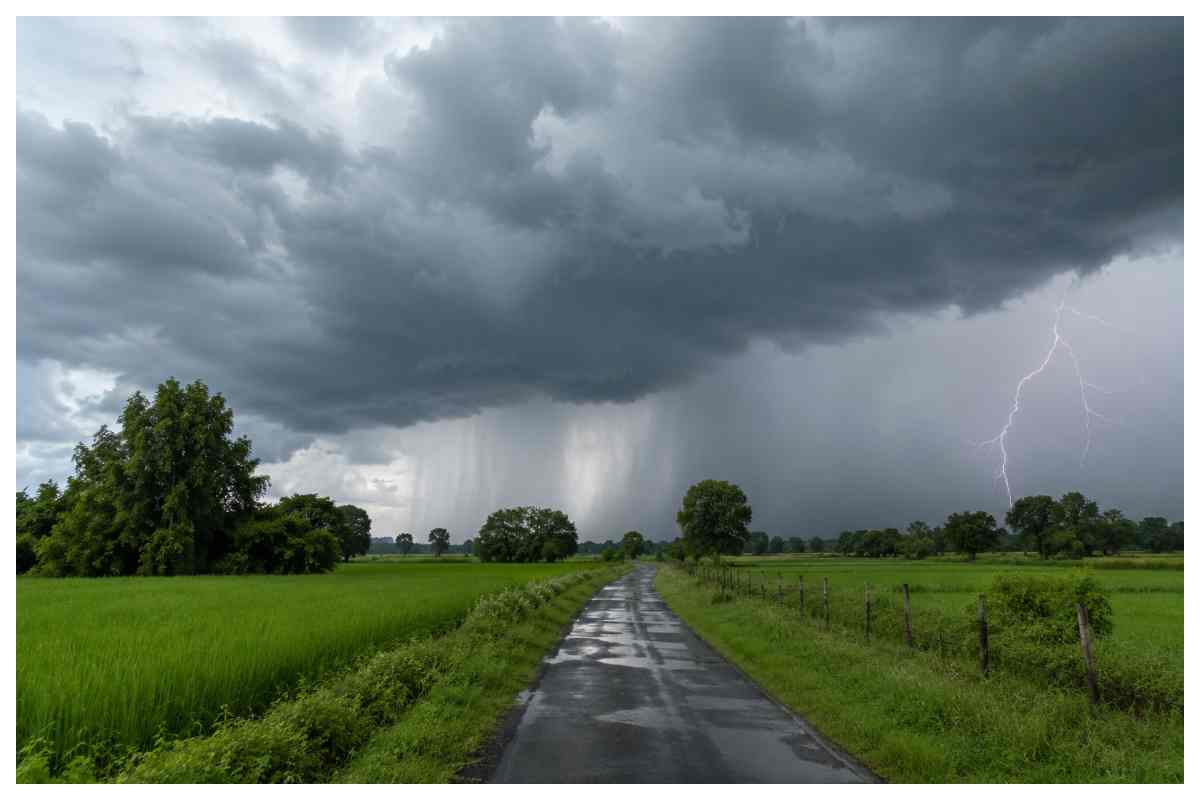 Motihari Weather Today: मोतिहारी में आज गरज के साथ बारिश के आसार, मौसम रहेगा सुहावना