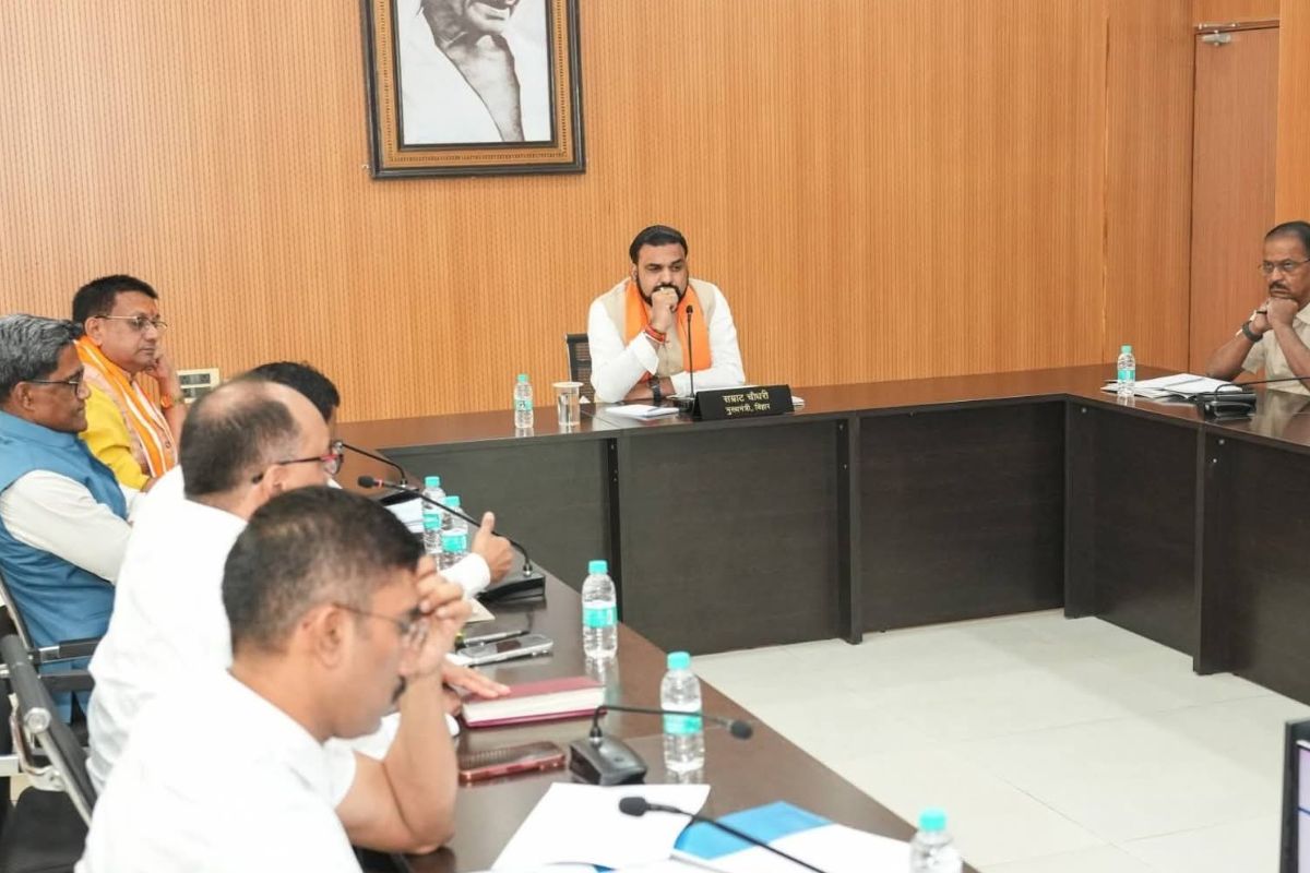 ‘सड़क-पुल निर्माण में गड़बड़ी हुई तो खैर नहीं…’, CM सम्राट ने हाई-लेवल मीटिंग कर अधिकारियों को दिए सख्त निर्देश