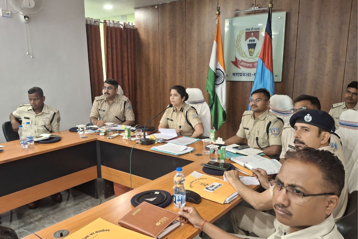 एसपी निधि द्विवेदी ने थाना प्रभारियों को दिए निर्देश, बेहतर पुलिसिंग पर जोर
