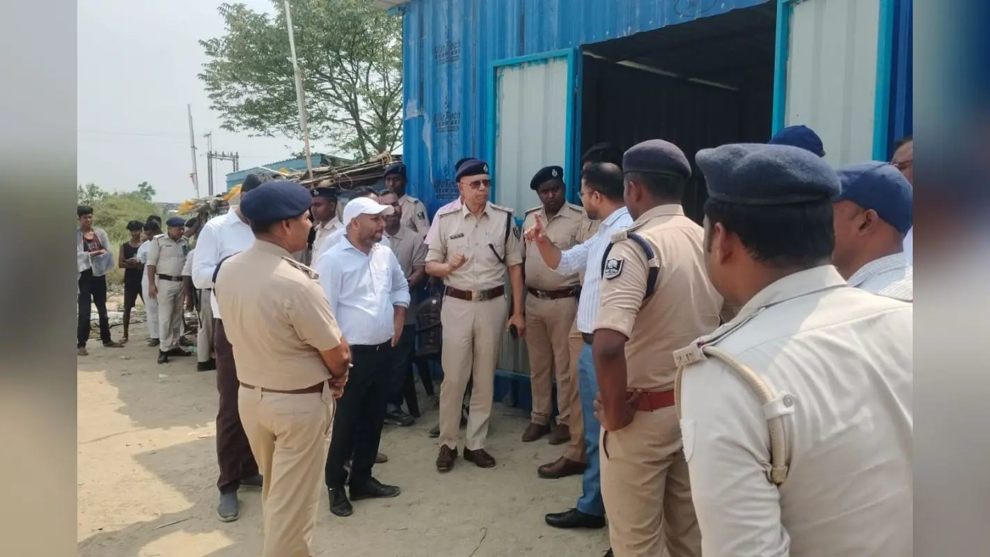 आरा में शराब कारोबार पर पुलिस का शिकंजा, 9.54 लीटर अंग्रेजी शराब के साथ धंधेबाज गिरफ्तार