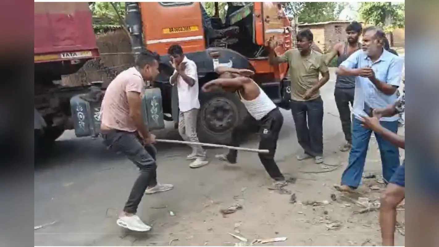 आरा में ट्रक चालक से मारपीट, पैसे मांगने का आरोप, जांच में जुटी पुलिस