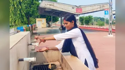 जमालपुर में सड़क, स्ट्रीट लाइट और पानी की समस्या पर फूटा लोगों का गुस्सा, EO का किया पुतला दहन