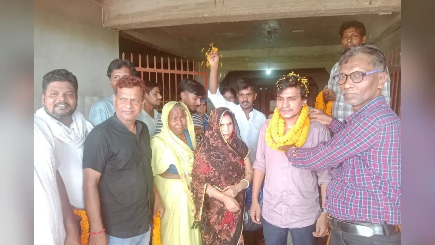 स्टेशन मास्टर का बेटा बना प्रखंड कल्याण पदाधिकारी, सीवान के लाल ने बताया कैसे की BPSC की तैयारी