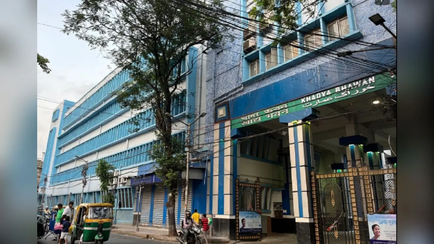 बंगाल के बर्नपुर में चला बुलडोजर, 63 वर्ष पुराने ख्याली क्लब को किया जा रहा ध्वस्त