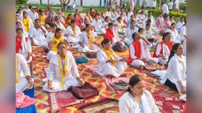 सासाराम के नेहरू पार्क में योग का महासंगम, अंतर्राष्ट्रीय योग दिवस पर हजारों लोगों ने किया सामूहिक योगाभ्यास