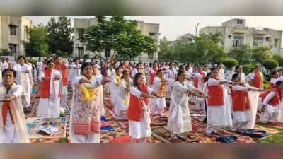 सासाराम में अंतर्राष्ट्रीय योग दिवस पर नेहरू पार्क में योग शिविर का आयोजन, संकल्प सेवा संस्थान ने बांटी दही लस्सी और तौलिया