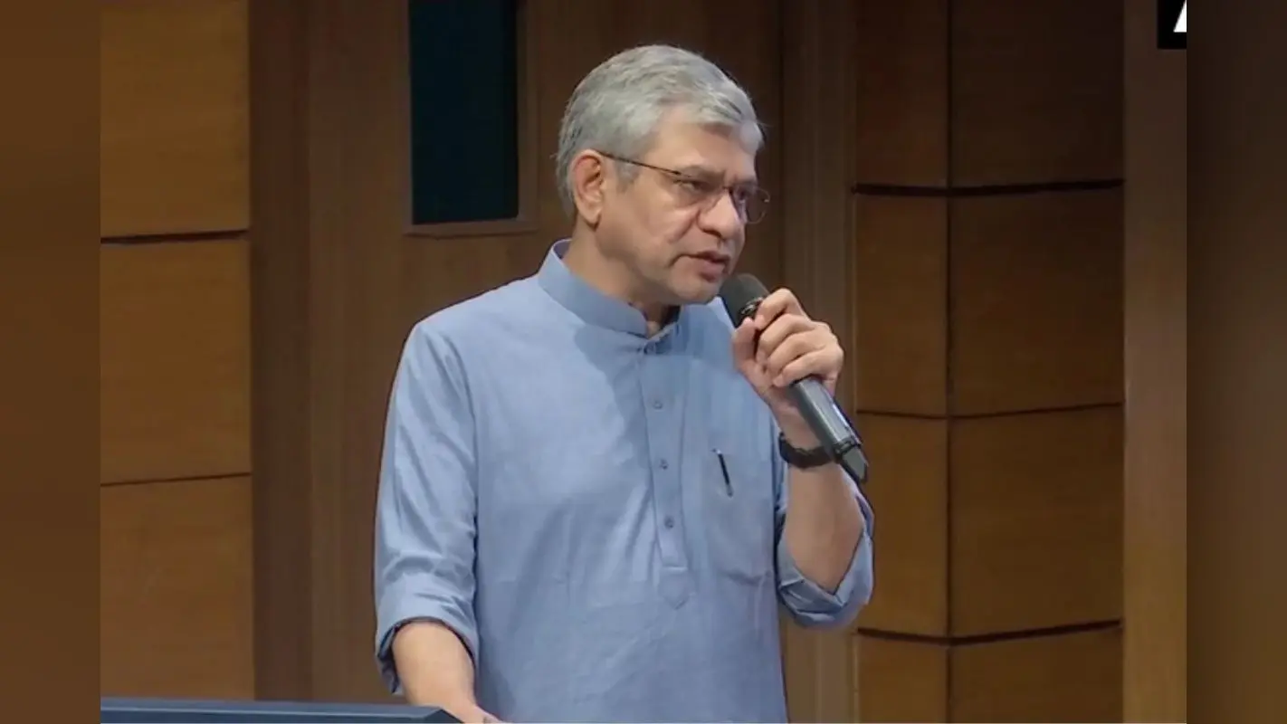 ऊर्जा संकट के बीच हवाई यात्रा को महंगी होने से बचाने के लिए कैबिनेट ने 10,000 करोड़ रुपए की सहायता को मंजूरी दी