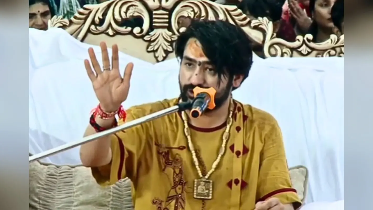 भरत तिवारी के गांव जाएंगे बागेश्वर बाबा, परिजनों से करेंगे मुलाकात, बोले- सरेंडर के बाद किसी की जान लेना गलत