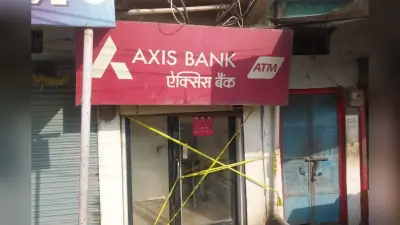 रोहतास में बोलेरो सवार 4 नकाबपोशों ने Axis बैंक एटीएम काटा, 8 मिनट में लाखों की लूट, CCTV से खुलासा