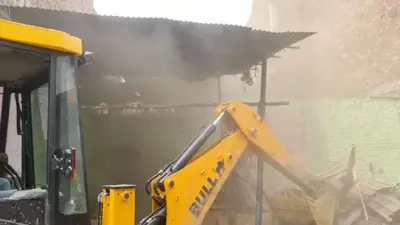 बंगाल में आधी रात को ऑपरेशन बुलडोजर, पार्क सर्कस स्टेशन पर तोड़ी गयी दुकानें