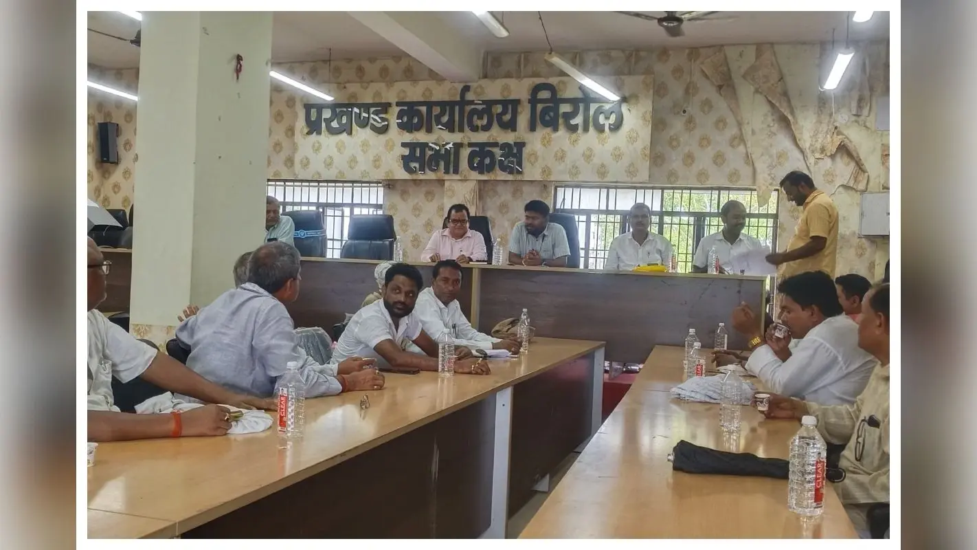 Darbhanga: बिरौल में बाढ़ पूर्व तैयारियों की समीक्षा, सीओ ने 15 दिन में काम पूरा करने का दिया निर्देश