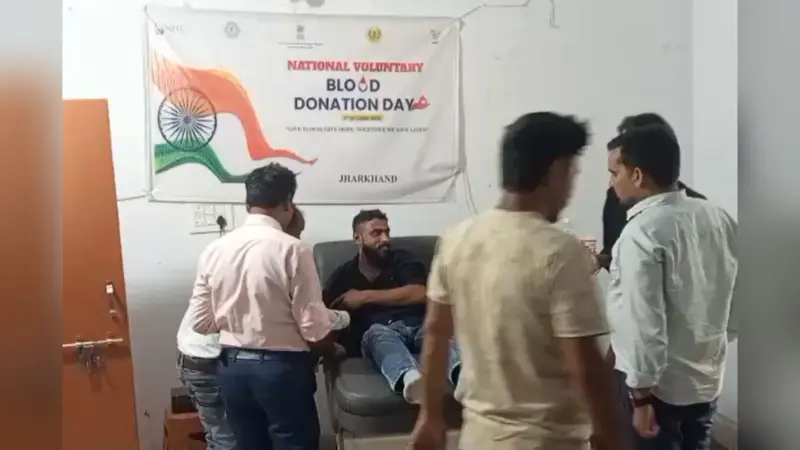 गढ़वा सदर अस्पताल का ब्लड बैंक बदहाल: गर्मी में बिना एसी-पंखे के रक्तदान करने को मजबूर लोग 