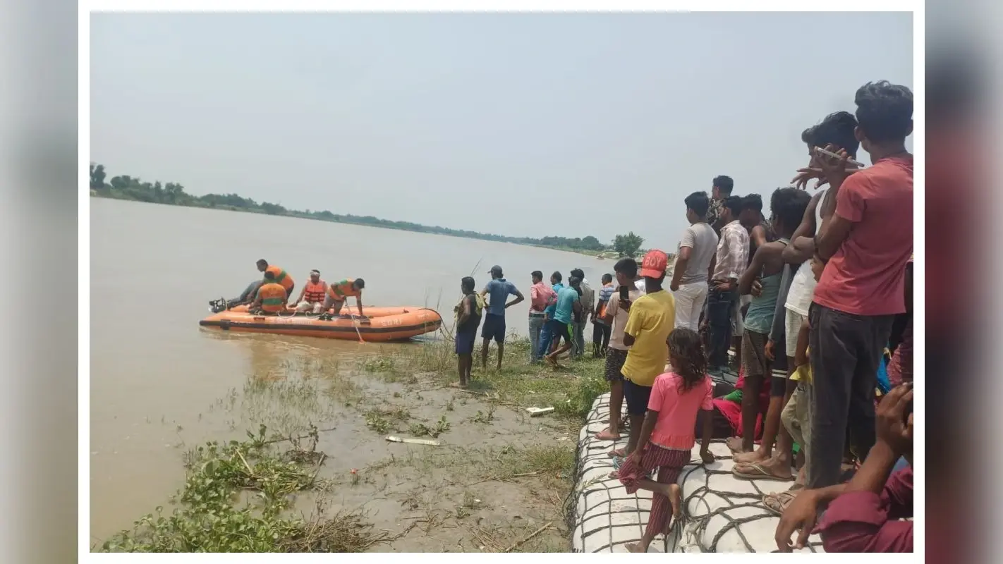 दरभंगा: कोसी नदी में नाव पलटने से बड़ा हादसा, 10 लोग नदी में गिरे, 3 लापता