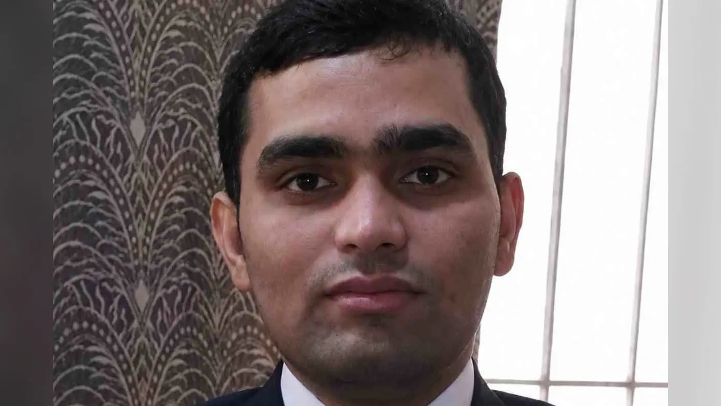 BPSC Success Story: कपड़े बेचने वाले का बेटा बना टैक्स असिस्टेंट कमिश्नर, सेल्फ स्टडी के दम पर अभिनव बने अधिकारी
