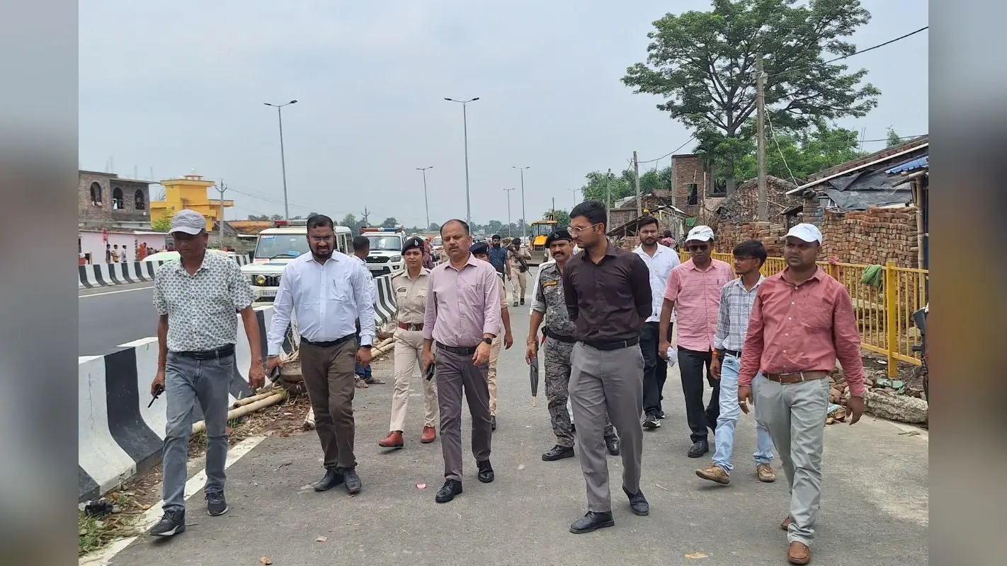 सहरसा में NH-327E और NH-107 पर बुलडोजर एक्शन, 299 लोगों को अंतिम चेतावनी