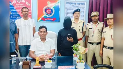 बक्सर स्टेशन पर यात्री का मोबाइल छीनकर भाग रहा शातिर गिरफ्तार, RPF और GRP ने पीछा कर रंगे हाथों दबोचा