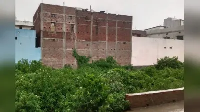 बक्सर में आंधी-बारिश का कहर: रघुनाथपुर-टुड़ीगंज के बीच ट्रैक पर गिरा पेड़, घंटों बाधित रहा रेल परिचालन