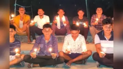 भरत तिवारी एनकाउंटर मामले में कैमूर की सड़क पर उतरे सैकड़ों लोग, कैंडल मार्च निकाल कर किया प्रदर्शन