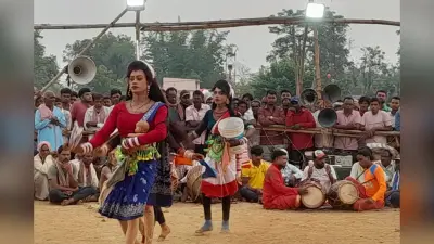 सरायकेला में ढोल की थाप पर थिरके छऊ कलाकार, मुखौटों के पीछे दिखी रामायण-महाभारत की जीवंत गाथा
